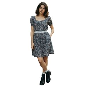 BCBGeneration Floral Mini Dress Women 6 Black Keyhole Cap Sleeve